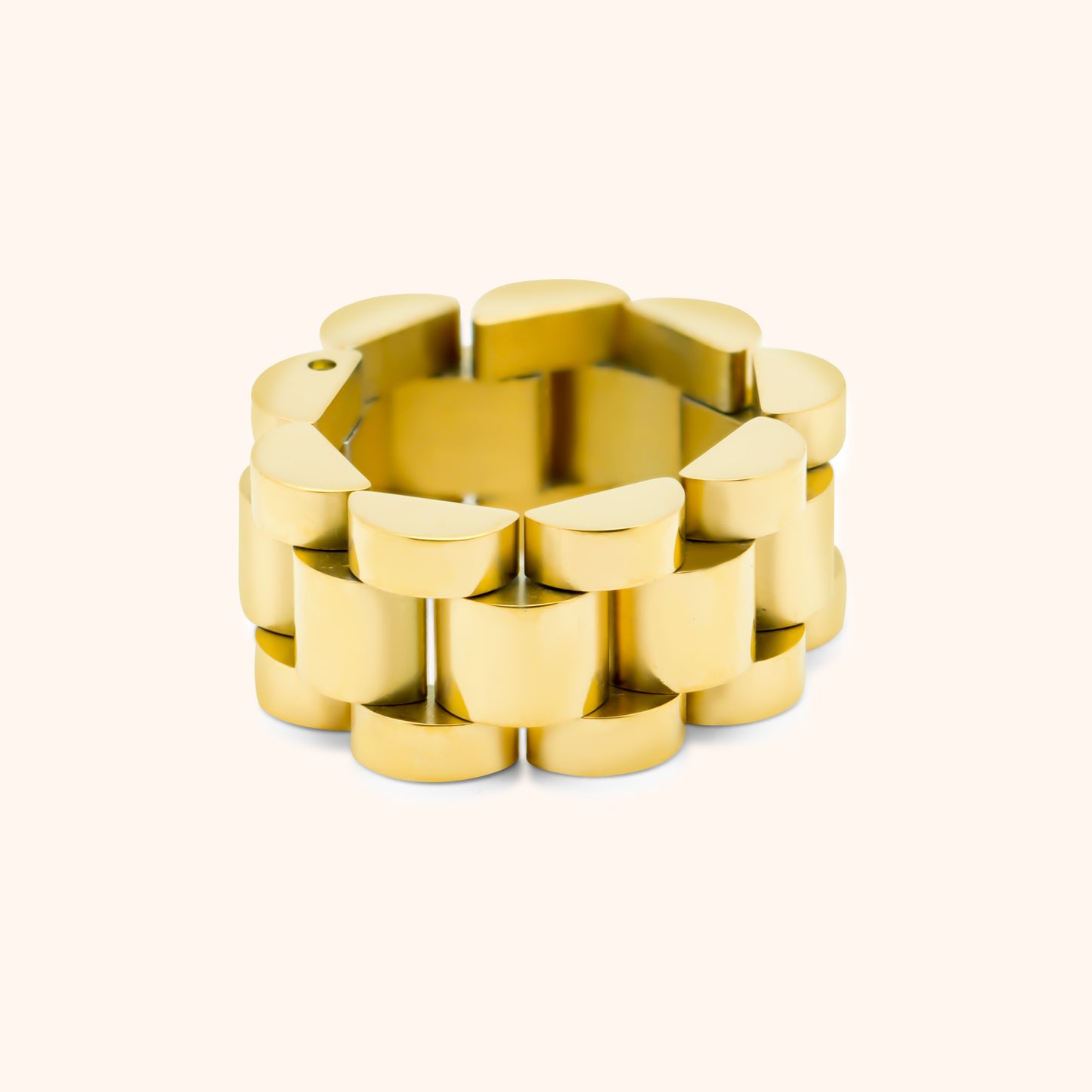 Bold gold chain-link ring with rounded rectangular links, made of 18k gold plated stainless steel